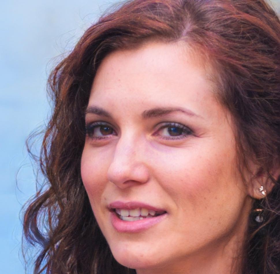 Sarah Pemberton presenting financial analysis concepts